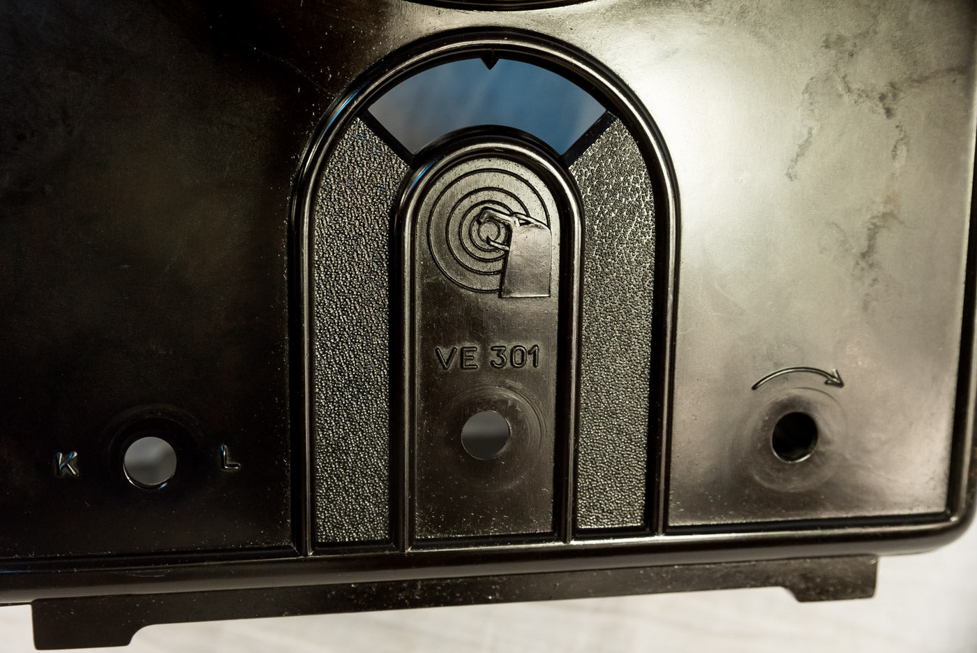 Involucro in bakelite della radio VE-301