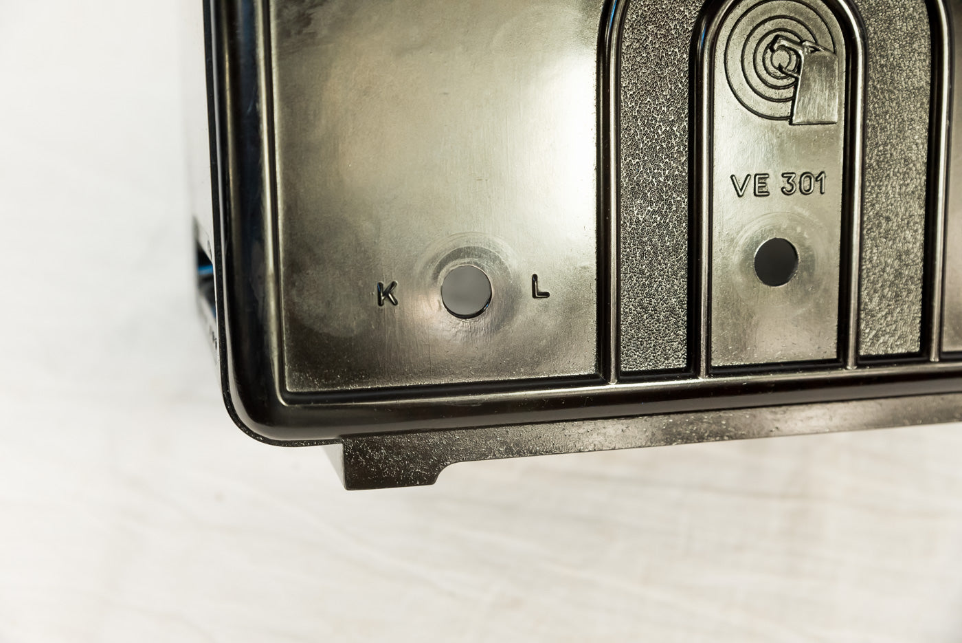 Involucro in bakelite della radio VE-301