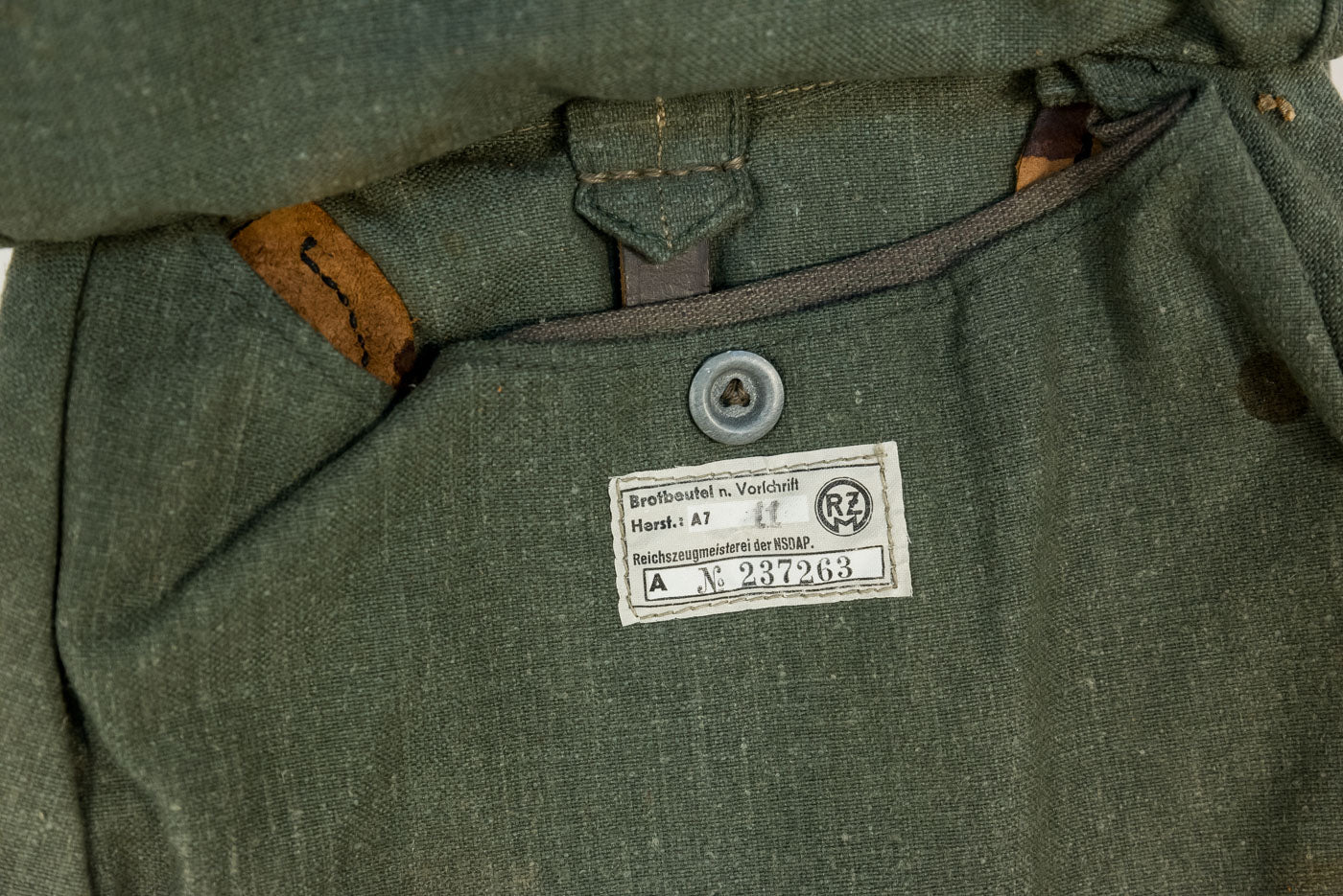 Tascapane NSDAP/SA con etichetta RZM