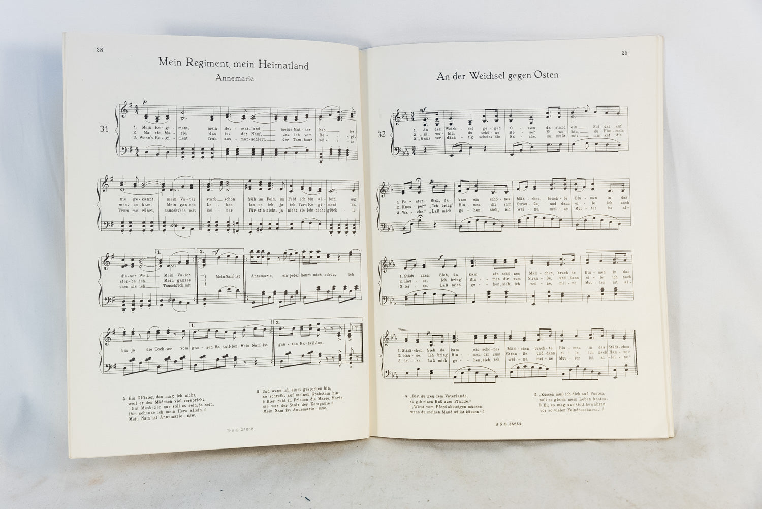 “Liederbuch” Libro formato A/4 ( cm 30x24)