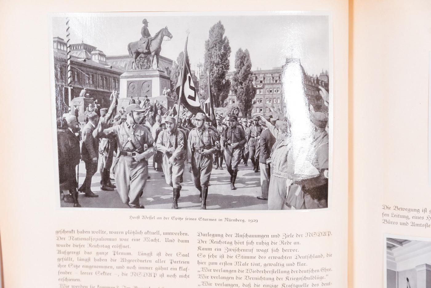 “Deutschland Erwacht”. Album di figurine