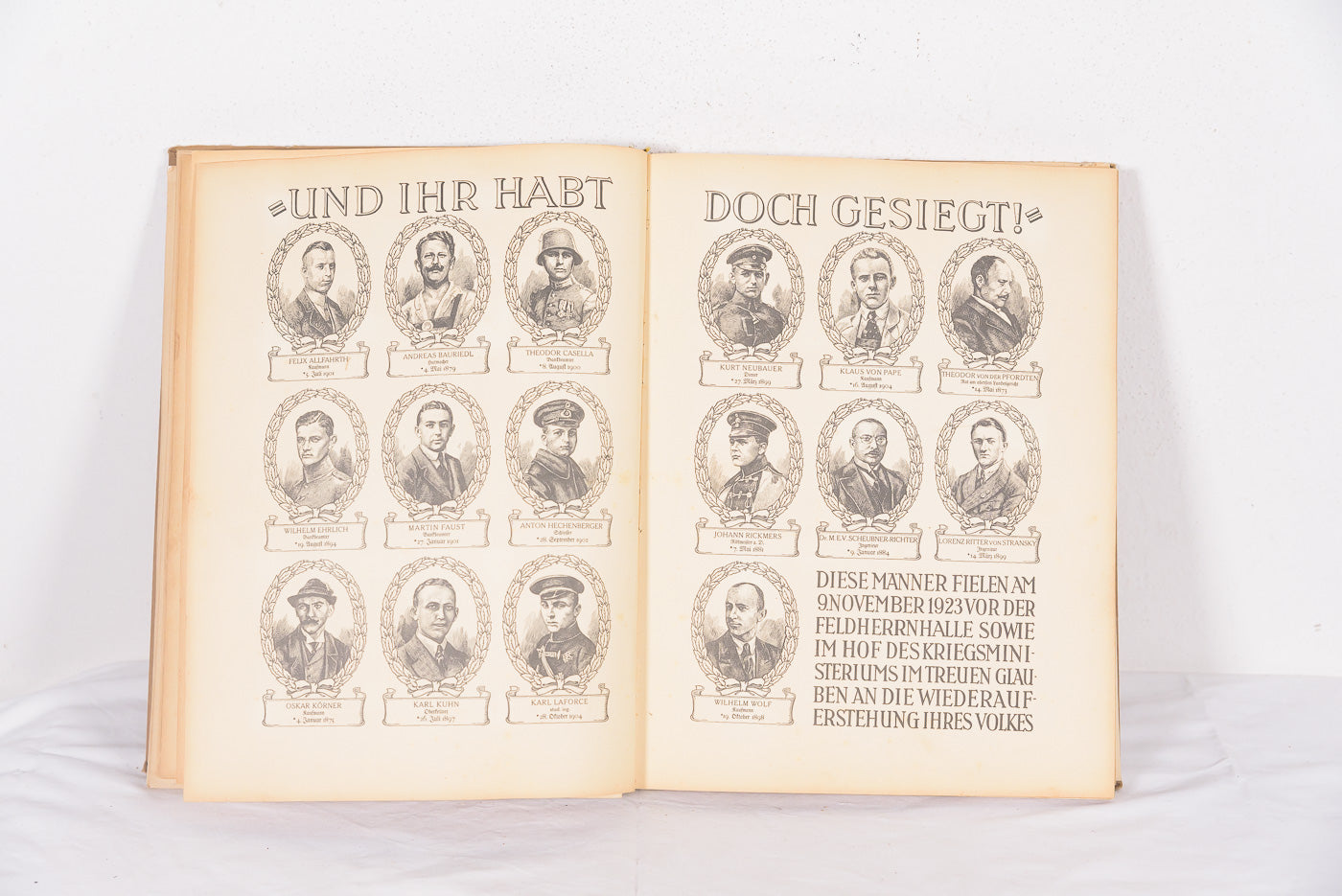 “Deutschland Erwacht”. Album di figurine