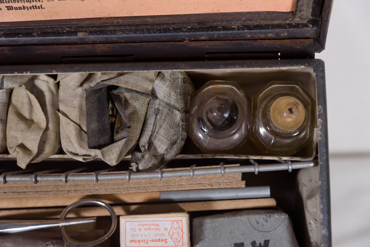 Luftschutz Verbandkasten WW2