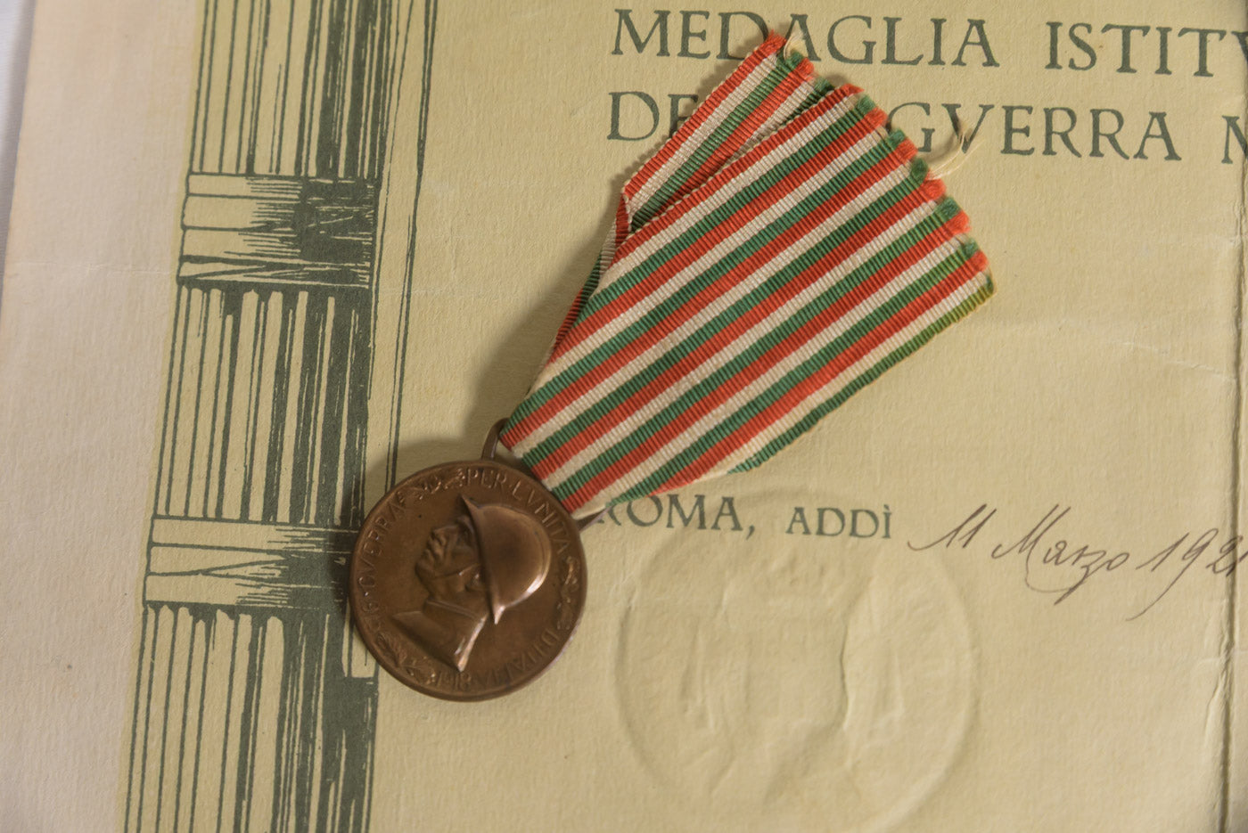 Medaglia "Coniata del bronzo nemico" WW1 con attestato