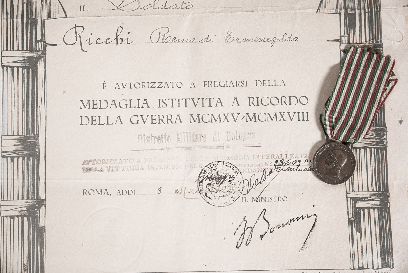 Medaglia "Coniata del bronzo nemico" WW1 con attestato