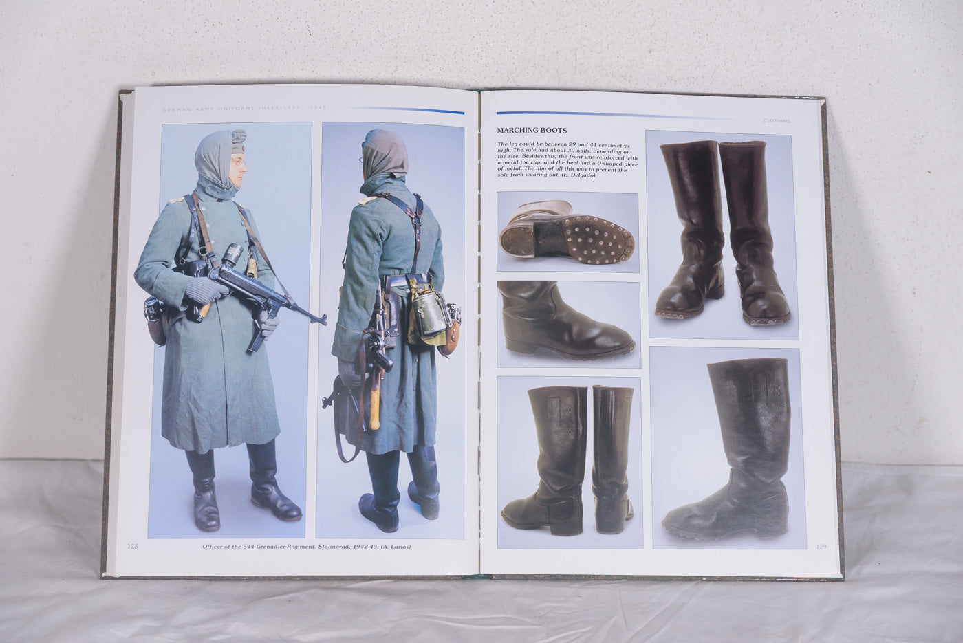"German Army Uniforms - Heer 1933-45" - 2002