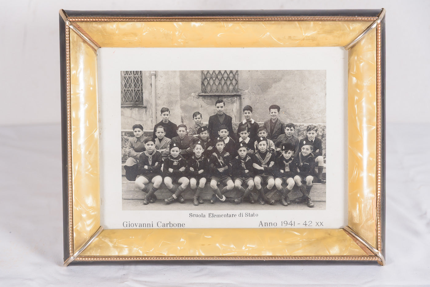 Bella foto  da tavolo, raffigurante una Seconda Elementare in uniforme Balilla in cornice anno 1941-42 XX°