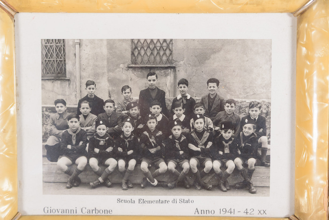 Bella foto  da tavolo, raffigurante una Seconda Elementare in uniforme Balilla in cornice anno 1941-42 XX°