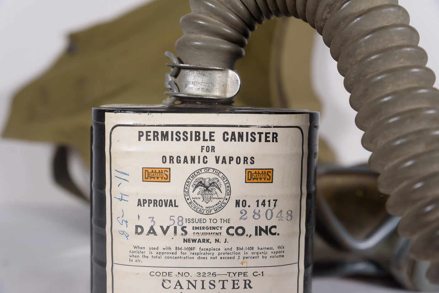 US Army WW2 - Gas mask Service M.3