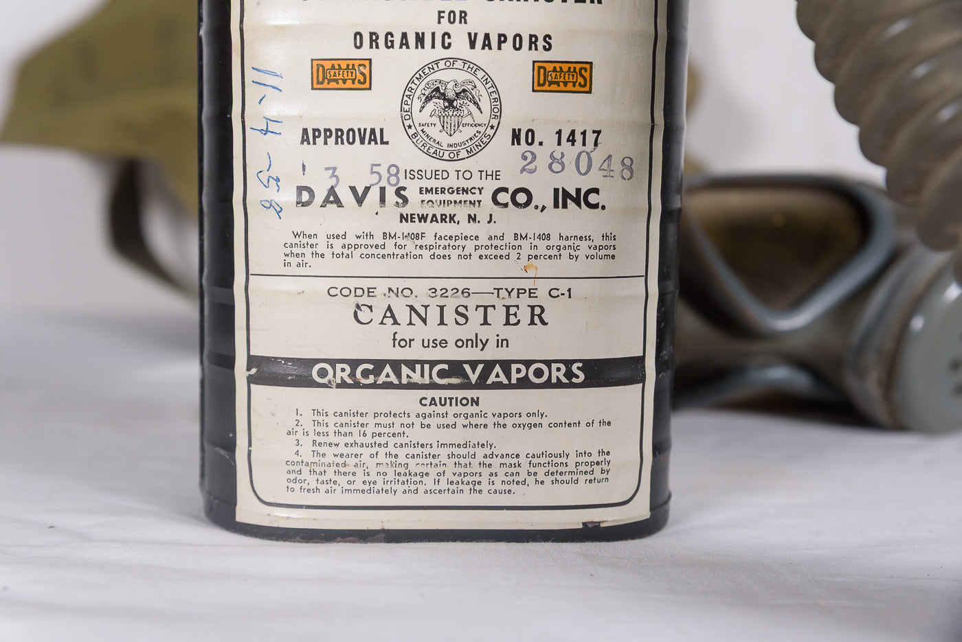 US Army WW2 - Gas mask Service M.3