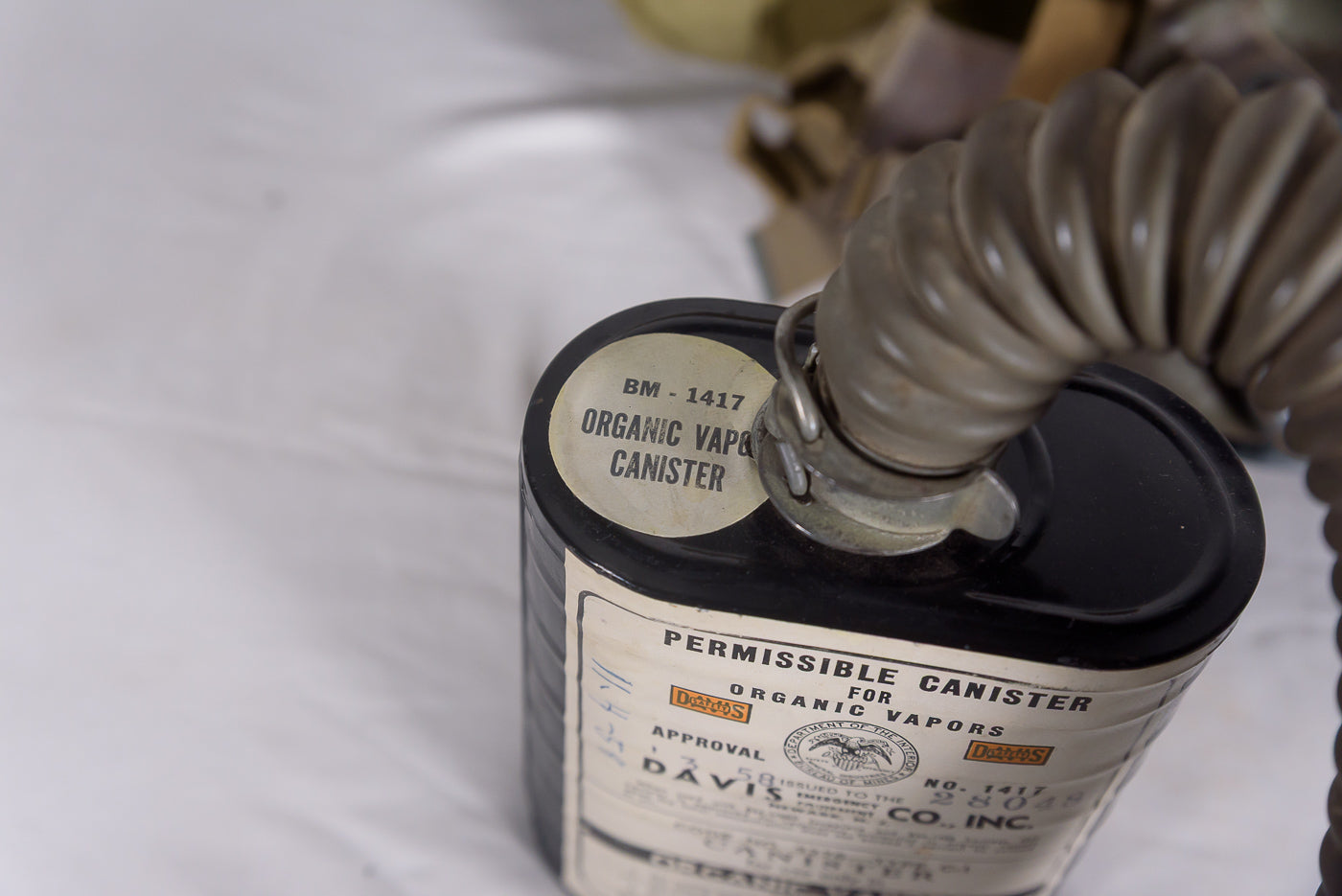 US Army WW2 - Gas mask Service M.3