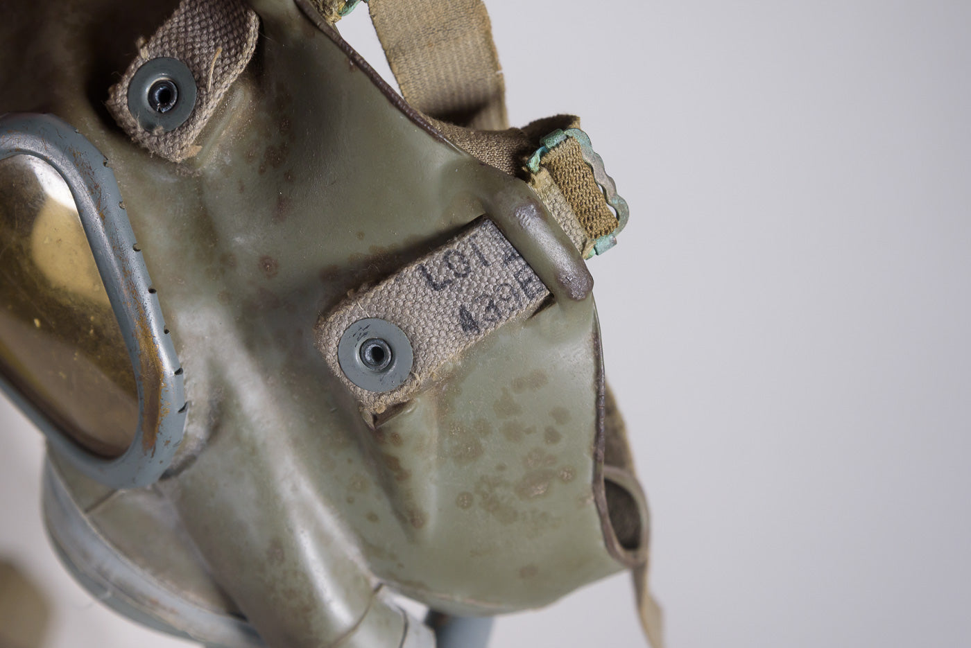 US Army WW2 - Gas mask Service M.3