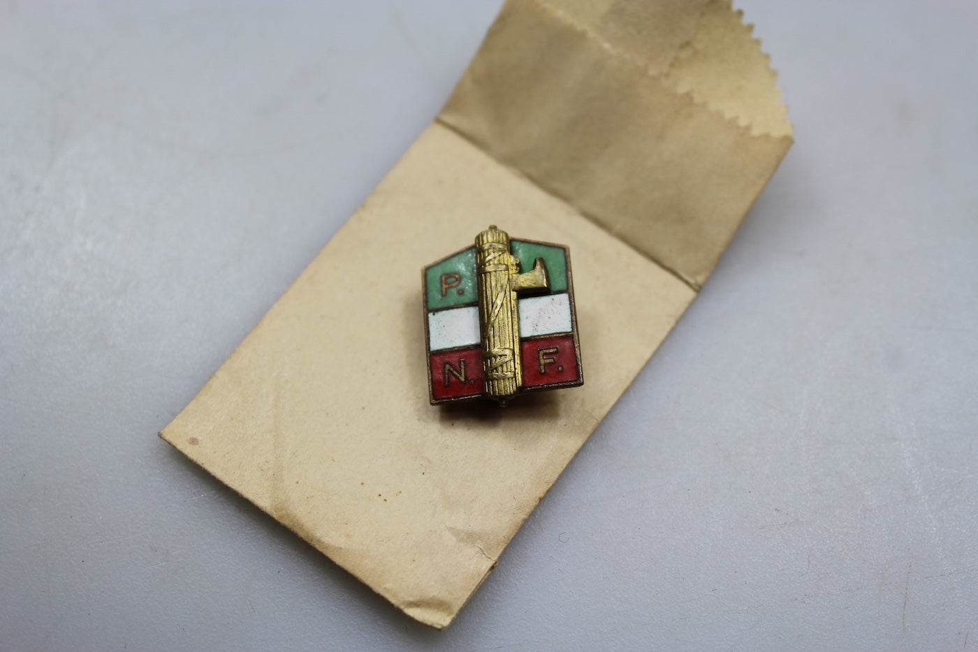 Pin smaltato da iscritto PNF