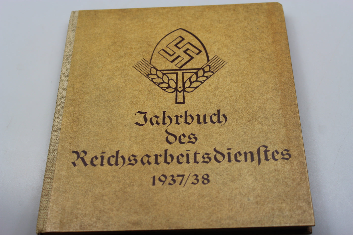"Jahrbuch des Reichsarbeitsdienstes 1937/38"