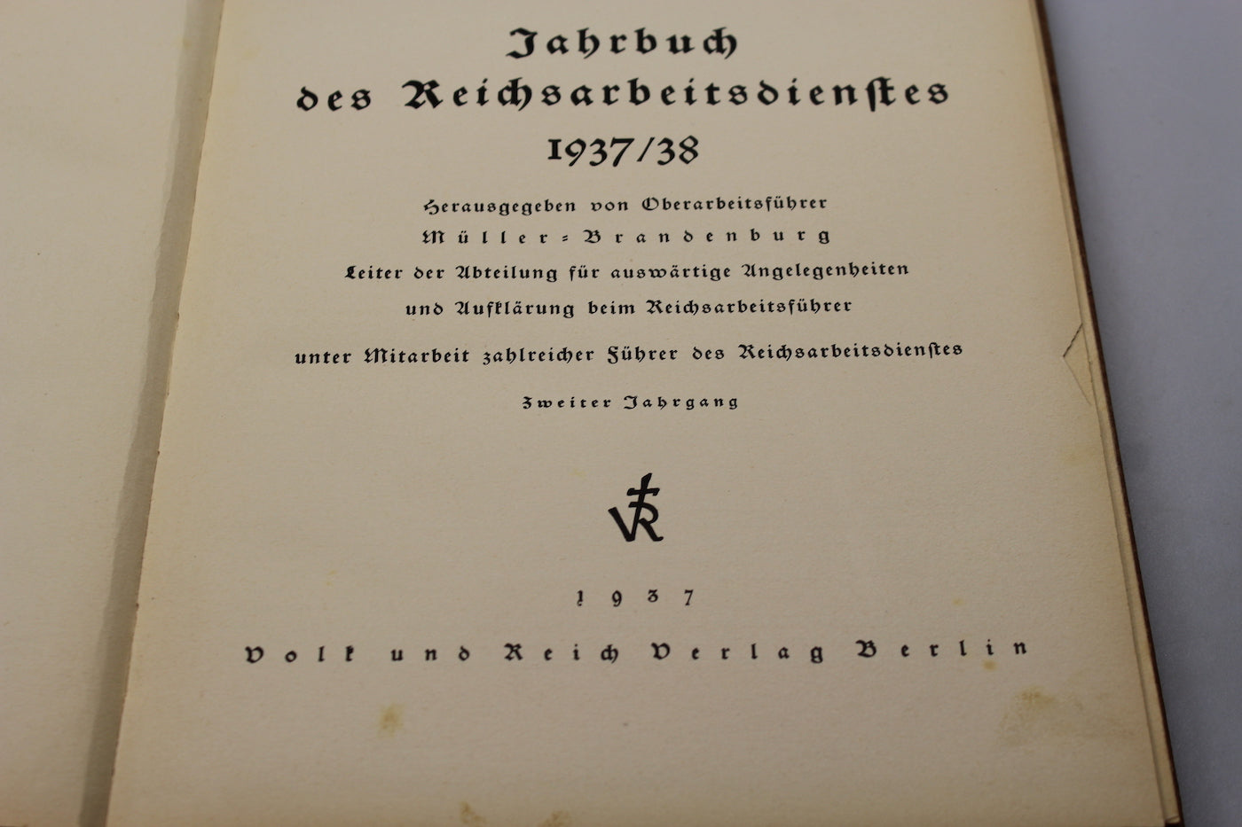 "Jahrbuch des Reichsarbeitsdienstes 1937/38"