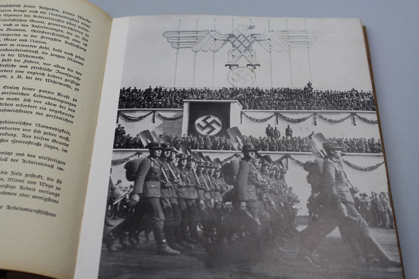 "Jahrbuch des Reichsarbeitsdienstes 1937/38"