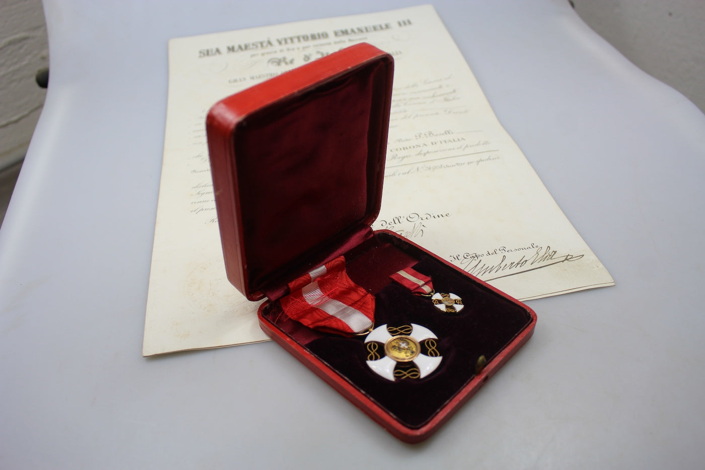 Croce di Cavaliere dell'Ordine della Corona d'Italia con scatola,attestato e mignon