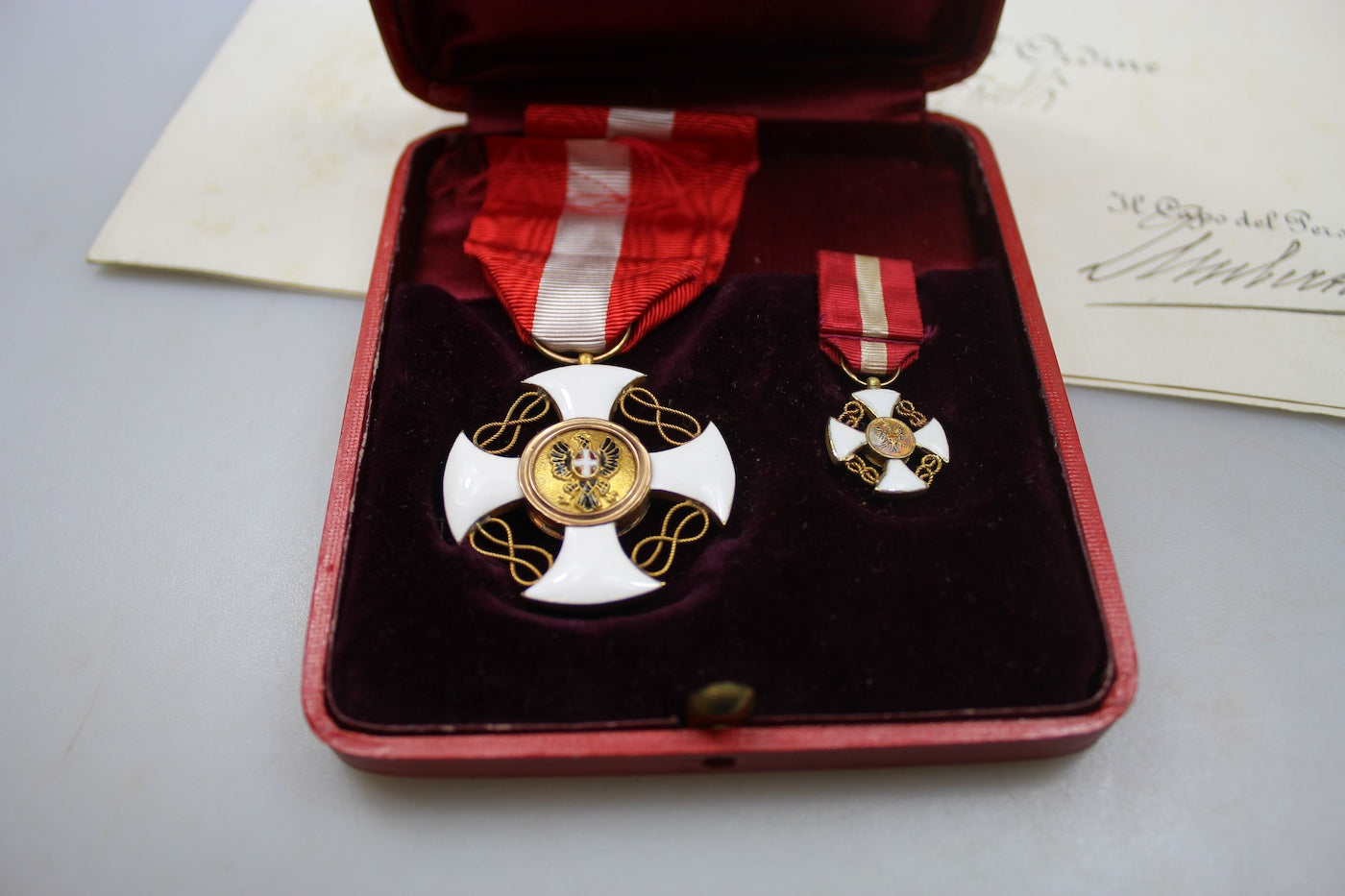 Croce di Cavaliere dell'Ordine della Corona d'Italia con scatola,attestato e mignon