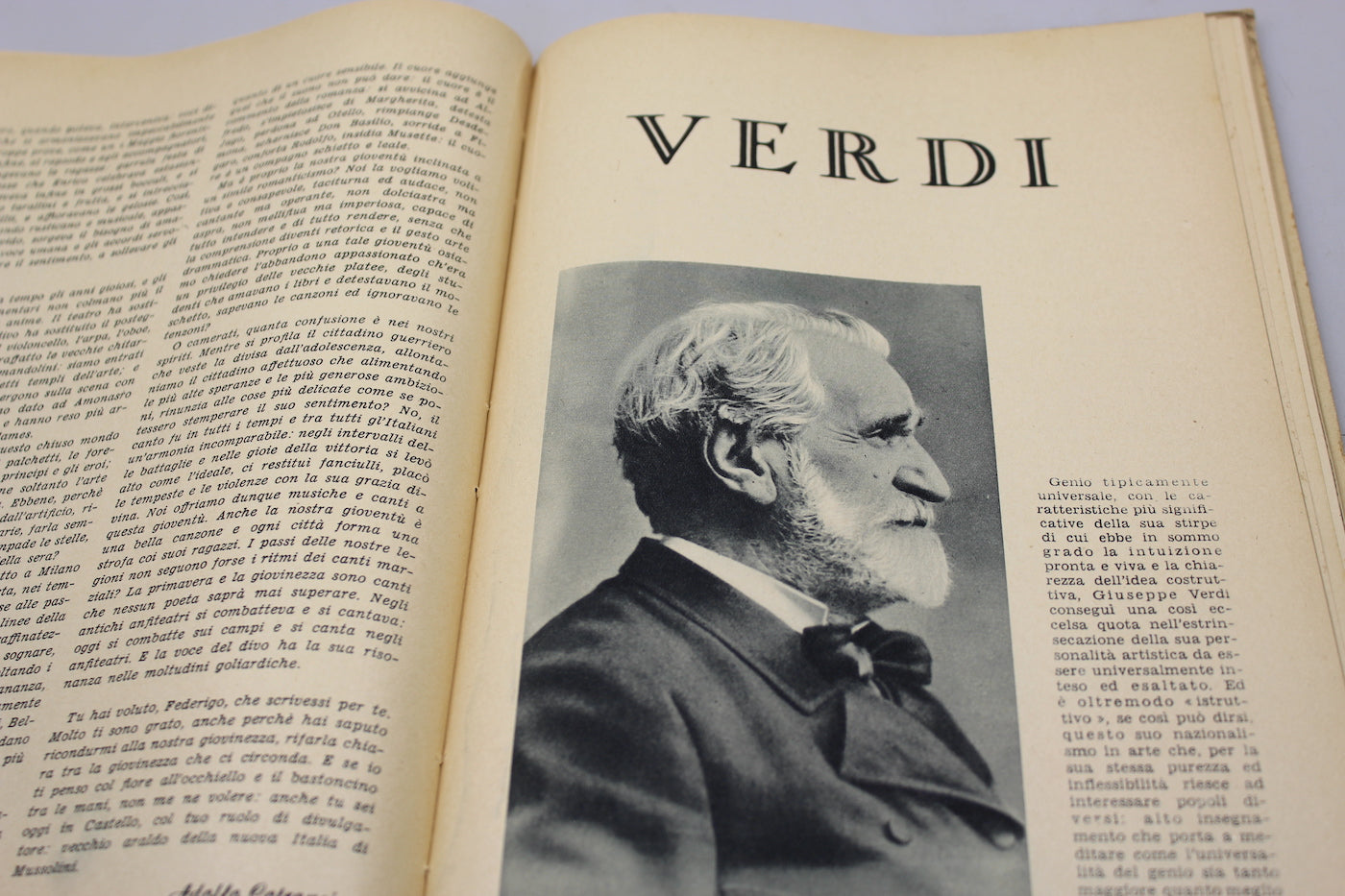 "Il Duce per il popolo" - 1938