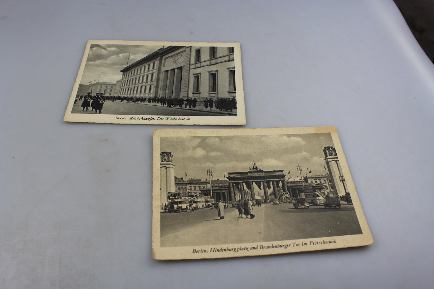 Coppia di cartoline della città di Berlino, Cancelleria e Porta di Brandeburgo