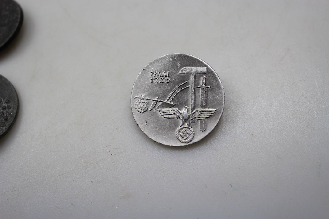 # 4 badge del 1° Maggio