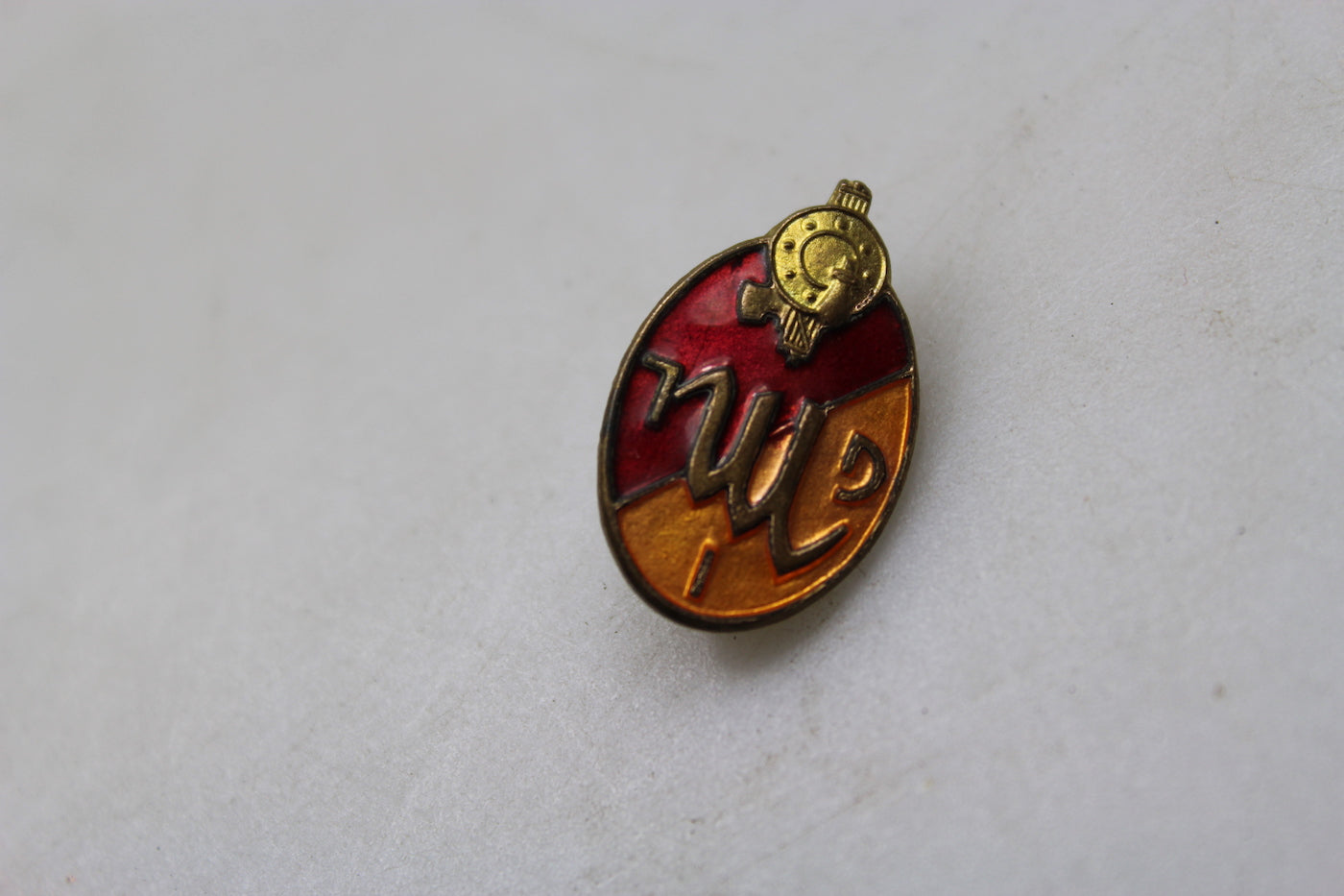 Pin smaltato femminile GIL