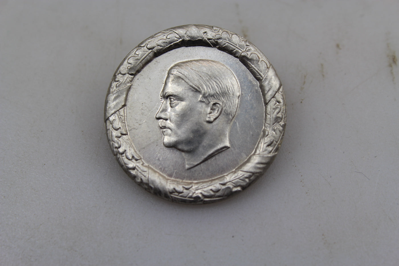 Badge W.H.W. del 1935/36 - Adolf Hitler