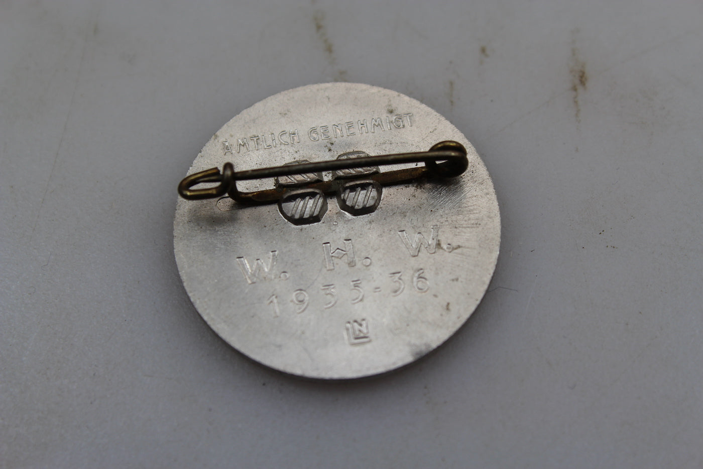 Badge W.H.W. del 1935/36 - Adolf Hitler