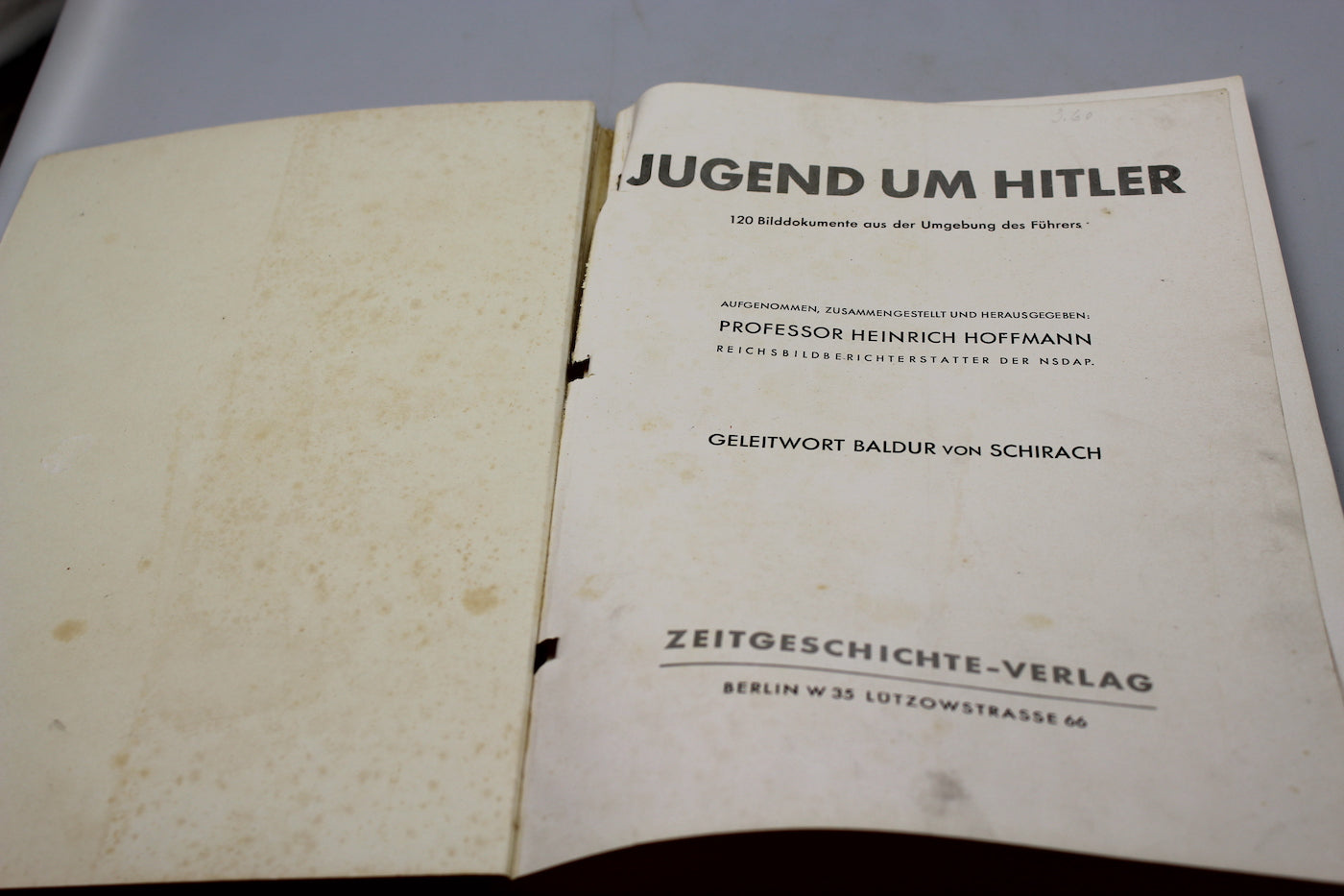 “Jugend um Hitler” – H.Hoffman