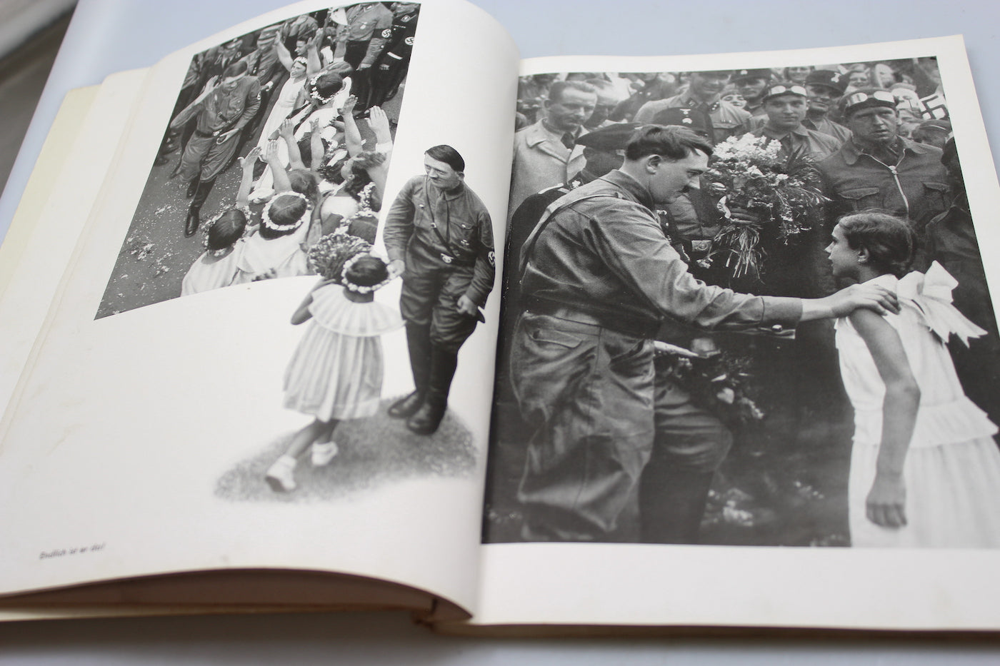 “Jugend um Hitler” – H.Hoffman