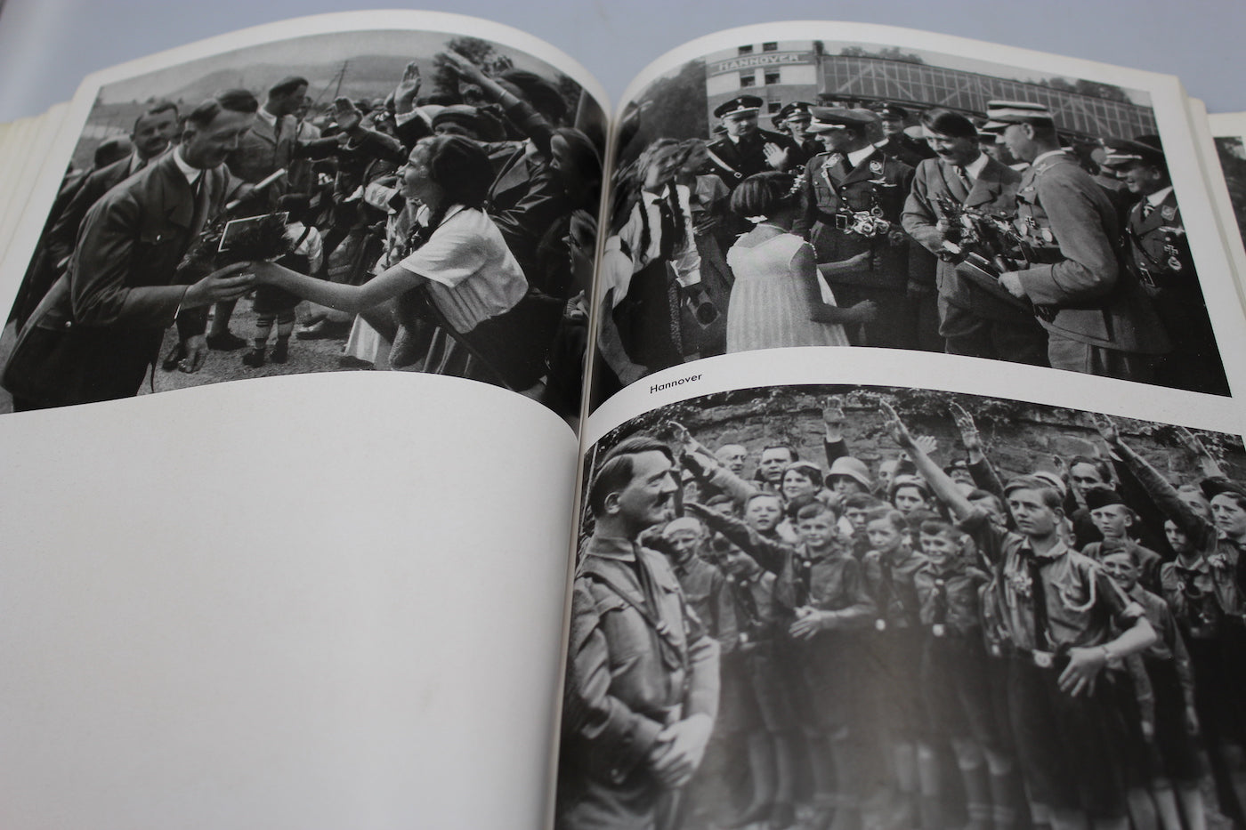 “Jugend um Hitler” – H.Hoffman