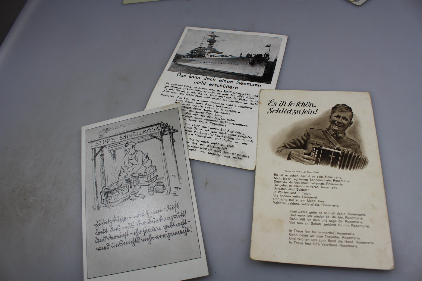 # 10 cartoline postali "satiriche" ispirate alla Wehrmacht