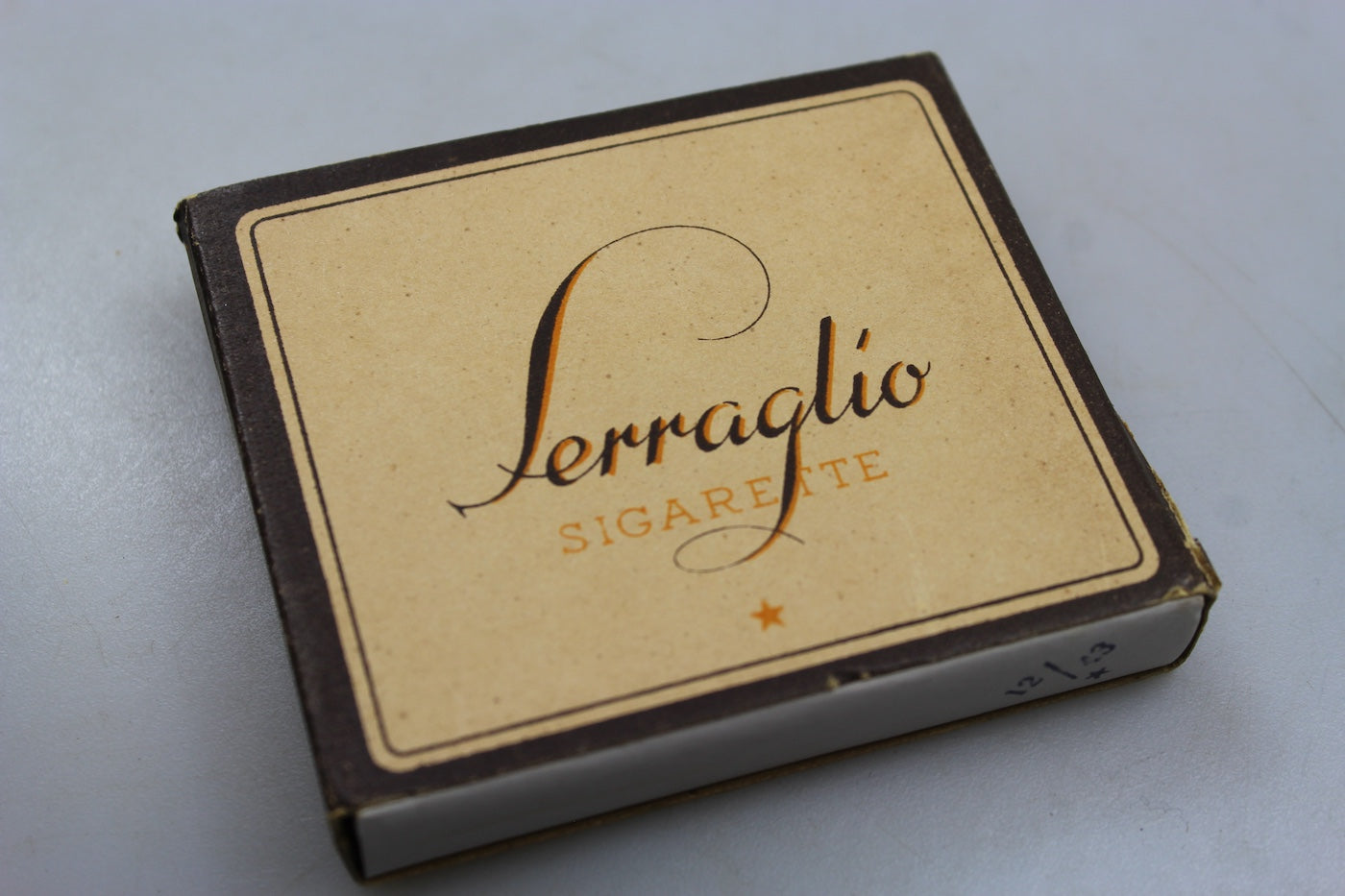 Pacchetto da 20 sigarette “Serraglio” anni 30/40′,