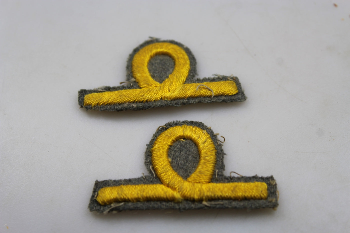 Coppia gradi "ridotti" Ufficiale REI WW2