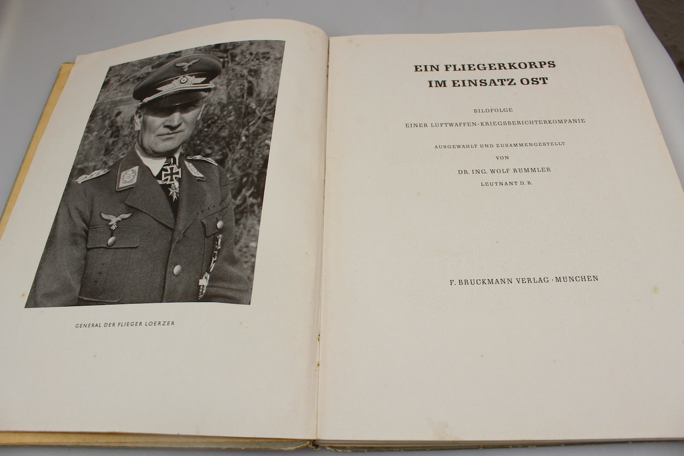 "Ein Fliegerkorps im Einstz Ost"  - Verlag F.Bruckmann - Munchen