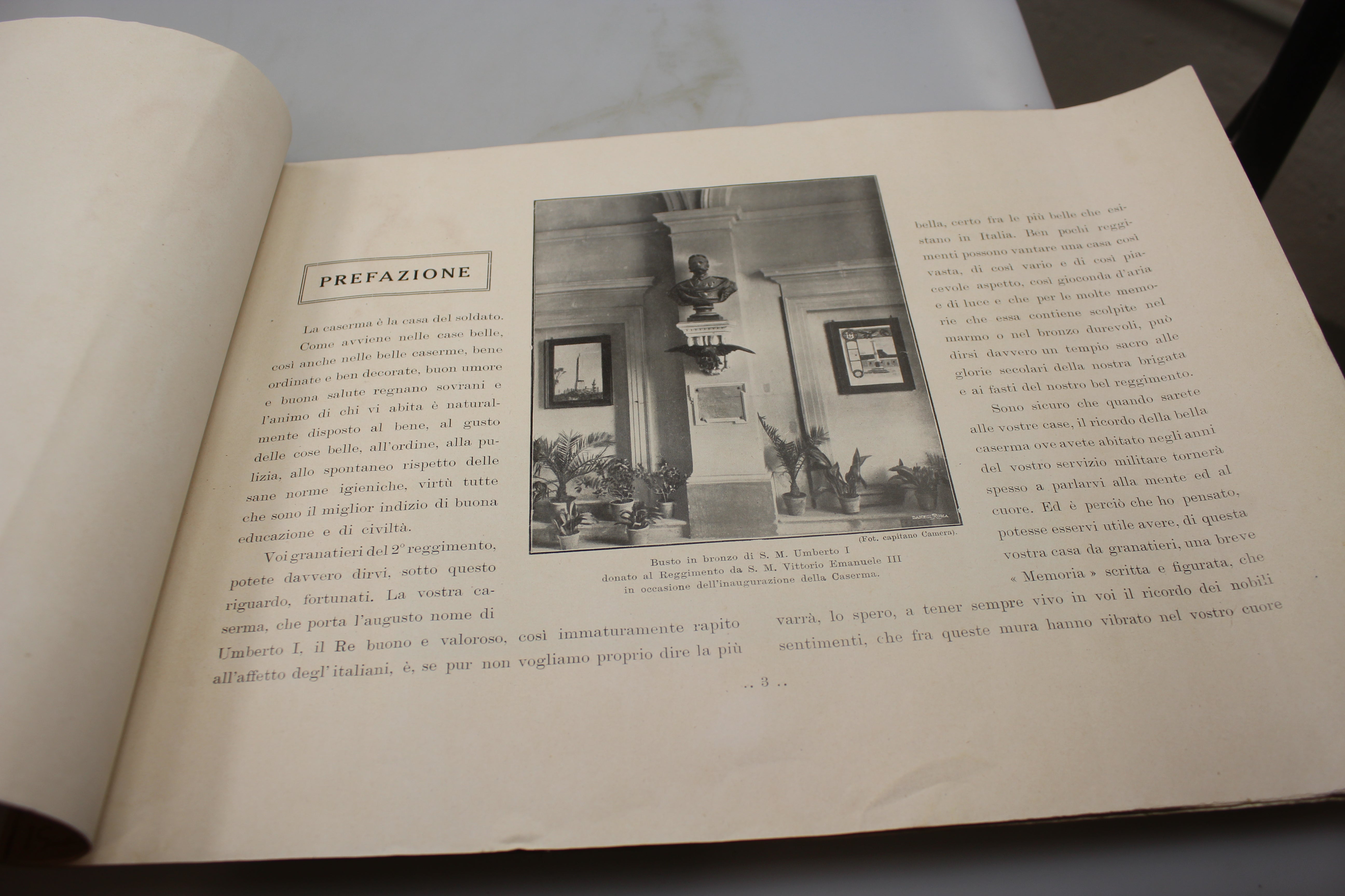 Brochure 2° Granatieri - Caserma Umberto ° anni 20/40'