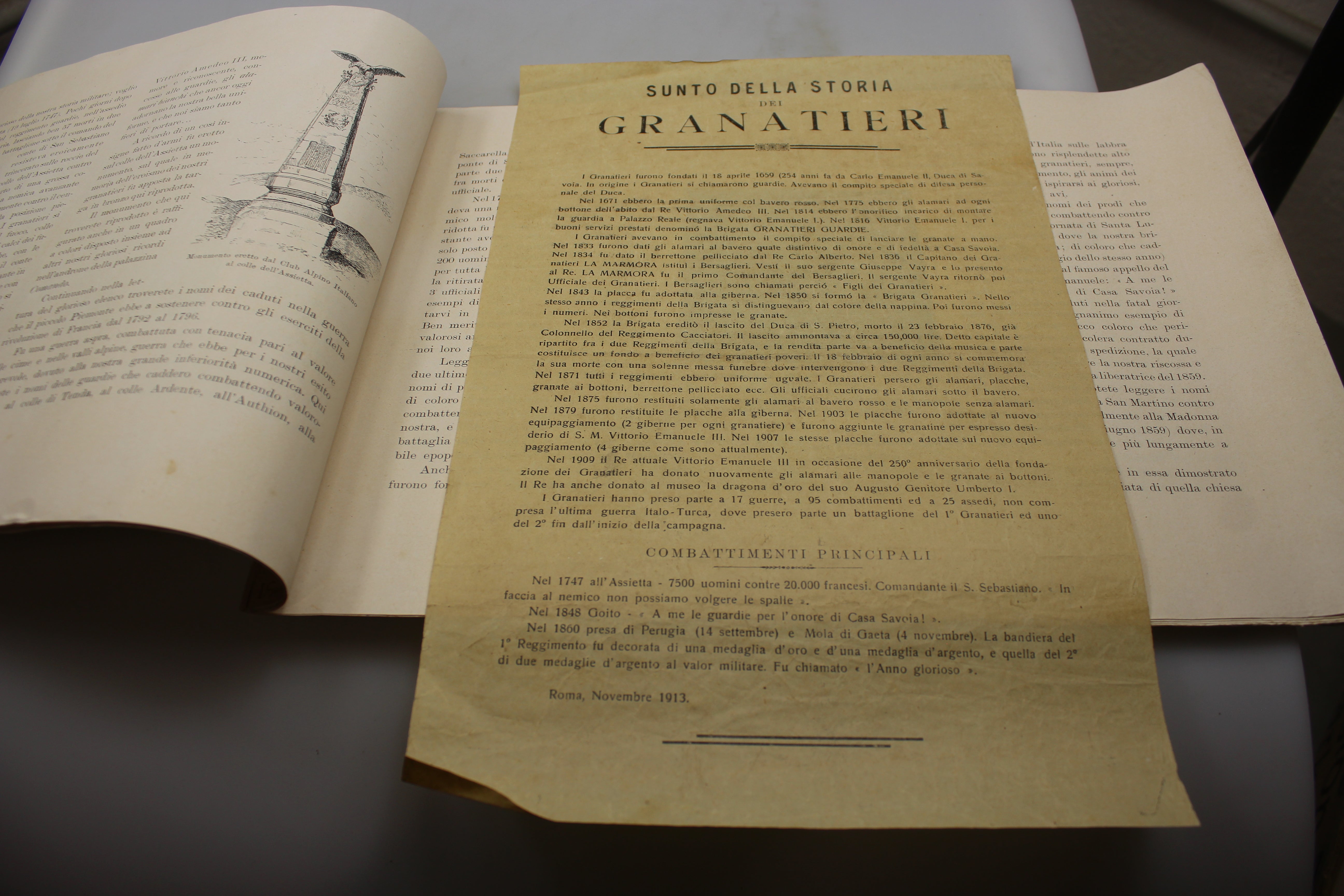 Brochure 2° Granatieri - Caserma Umberto ° anni 20/40'