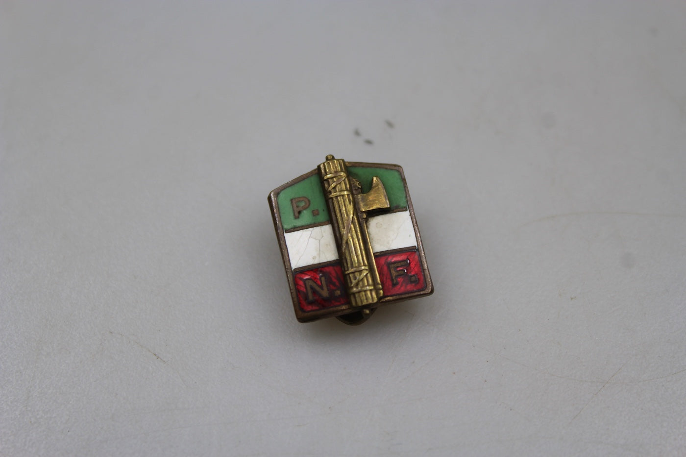 Pin smaltato da iscritto PNF