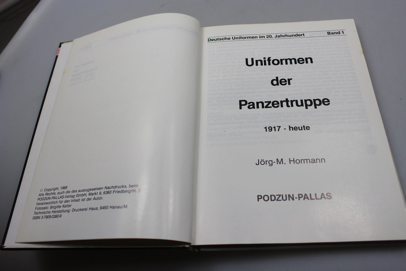 "Uniformen der Panzertruppe" Jorg.M.Hormann - 1989