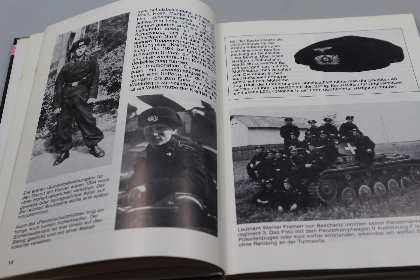 "Uniformen der Panzertruppe" Jorg.M.Hormann - 1989