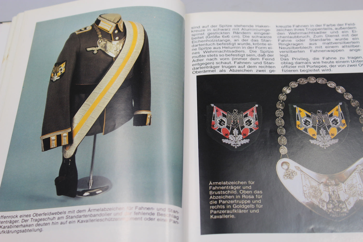 "Uniformen der Panzertruppe" Jorg.M.Hormann - 1989