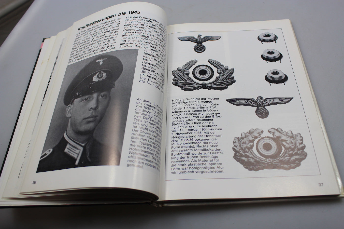 "Uniformen der Panzertruppe" Jorg.M.Hormann - 1989