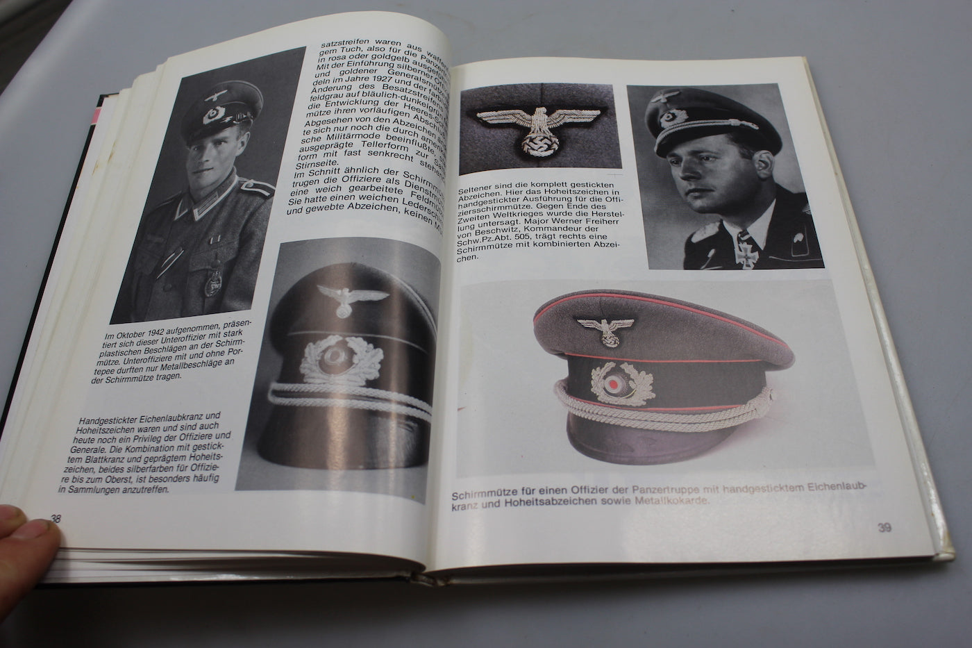 "Uniformen der Panzertruppe" Jorg.M.Hormann - 1989