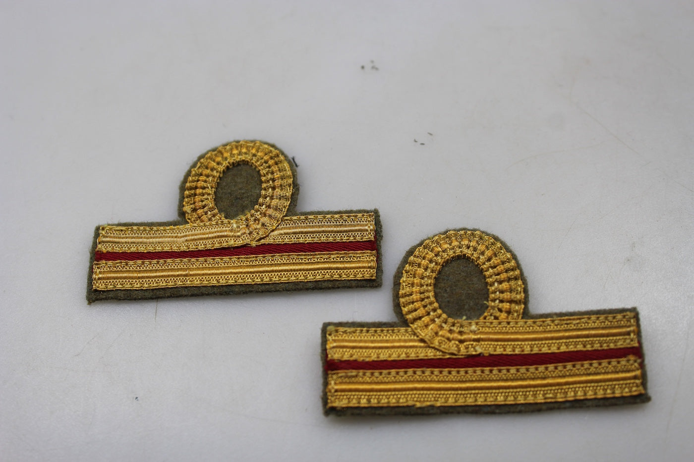 Coppia gradi Coloniali specifici Tenente Sanità REI WW2