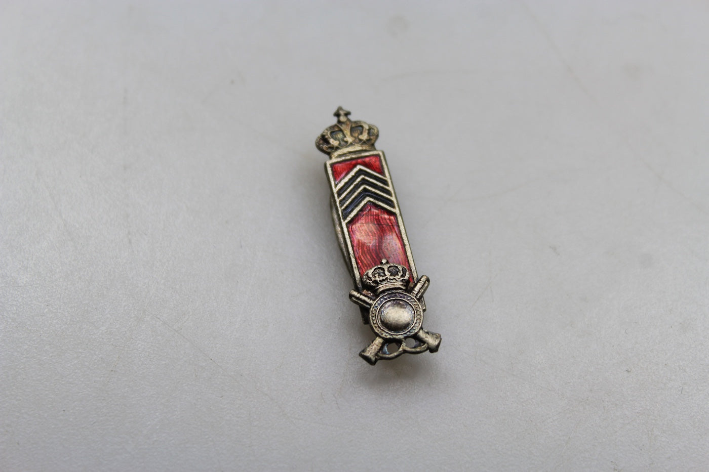 Pin smaltato Caporal Maggiore REI