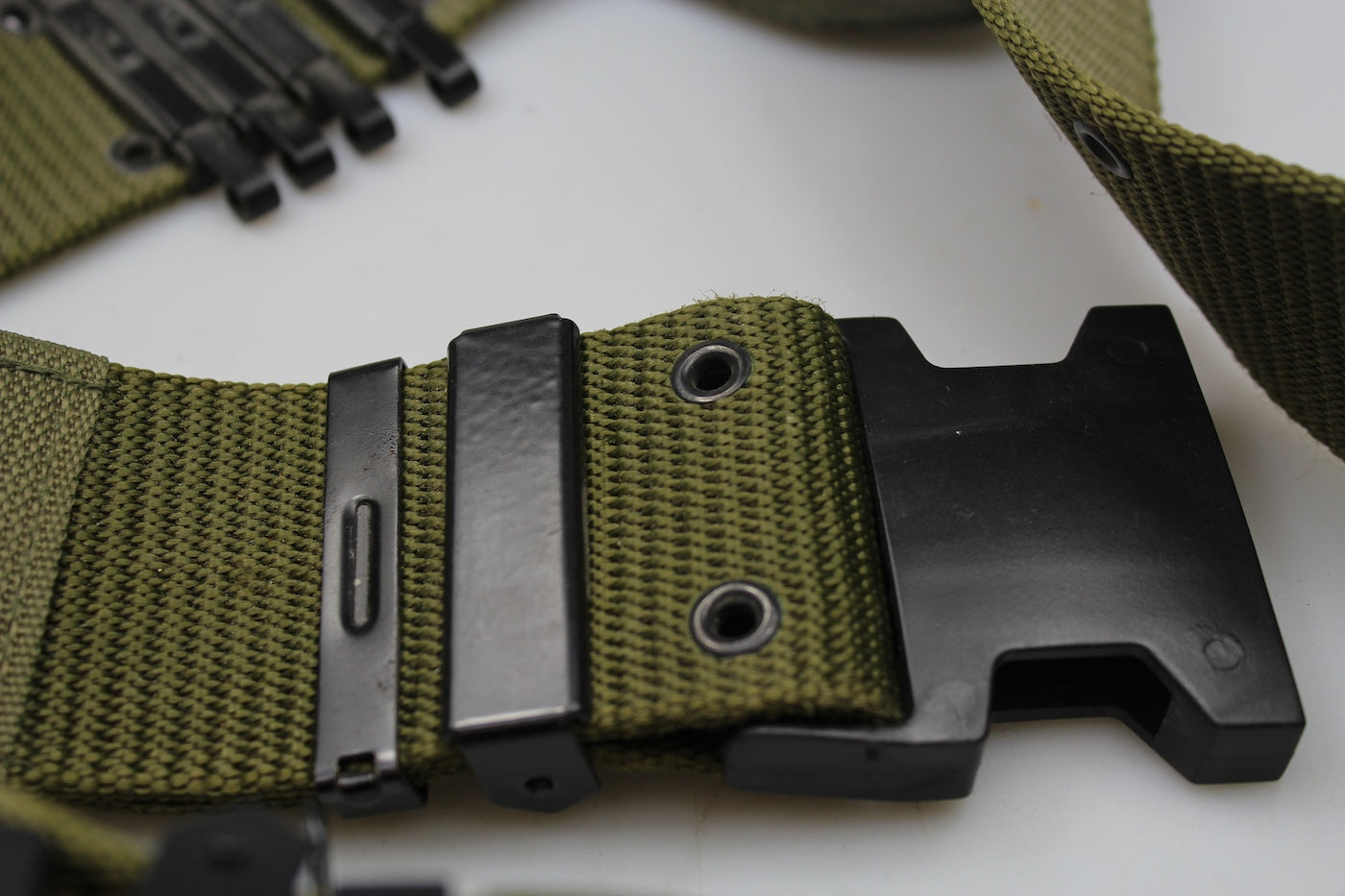 Cinturone tipo pistol belt moderno