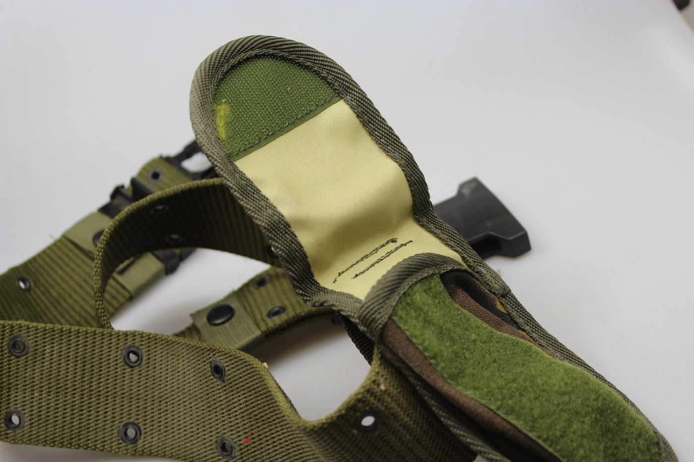 Cinturone tipo pistol belt moderno