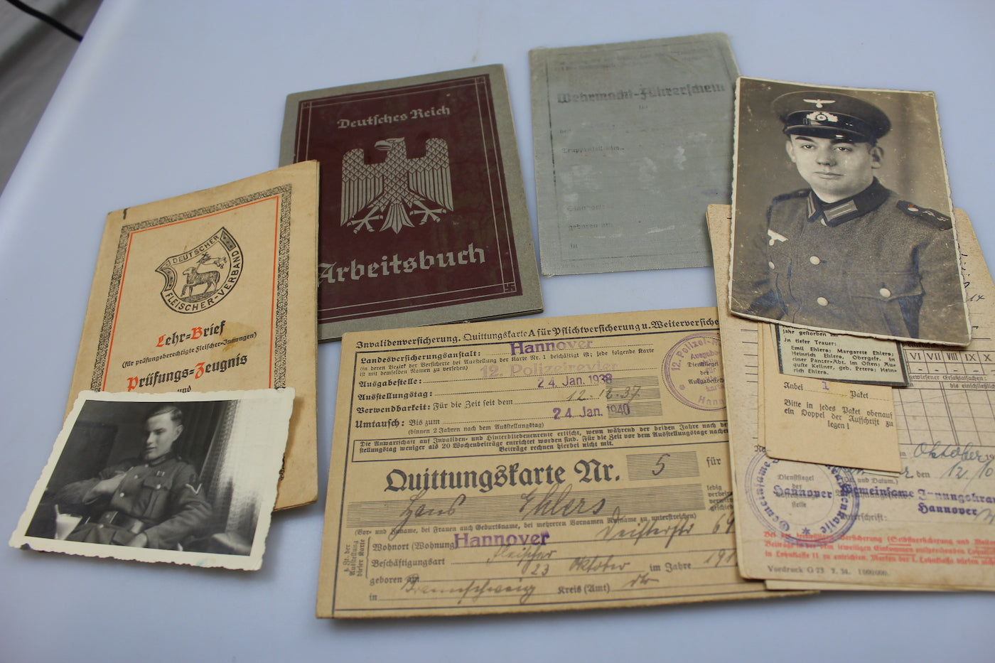 Arbeitsbuch, altri documenti e due foto unica persona