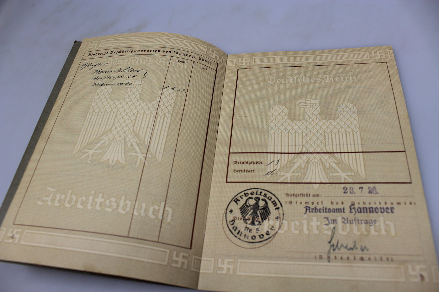 Arbeitsbuch, altri documenti e due foto unica persona