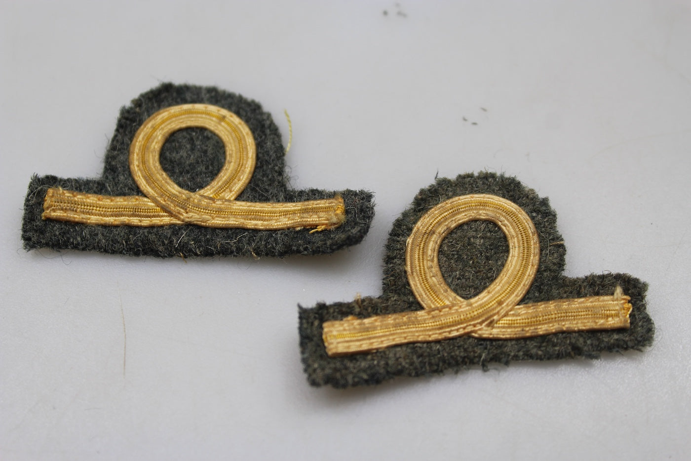 Coppia gradi "ridotti" Ufficiale REI WW2